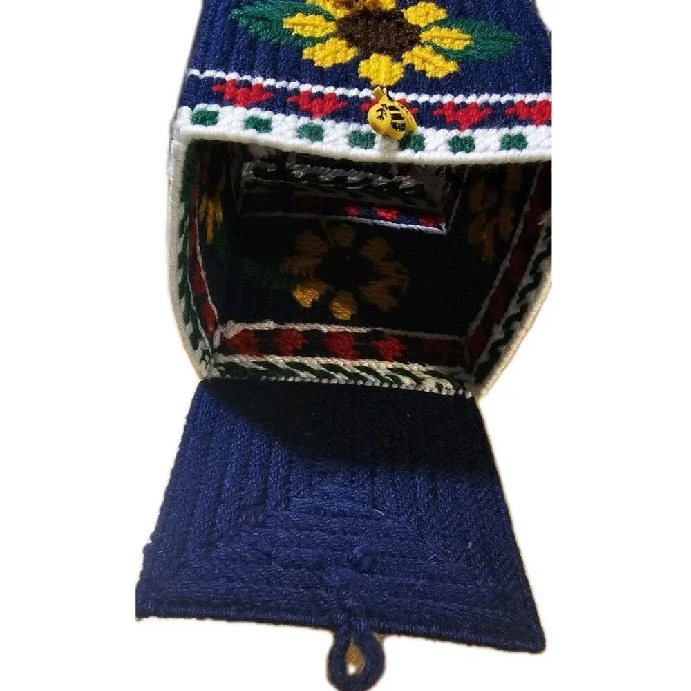 Vintage Handmade Plastic Canvas Tissue Box Cover Sunflower Bee Country Cottage
